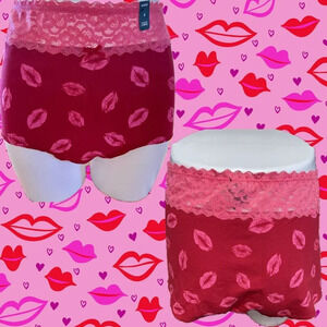 Torrid 1 Red-Pink Lip Print Wide Lace Waistband Bow Accent Boyshort Panties